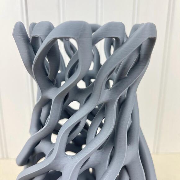 Sculptural Vase, Chain Vase, Wavy Openwork Decorative Vase - Picture 4 of 9